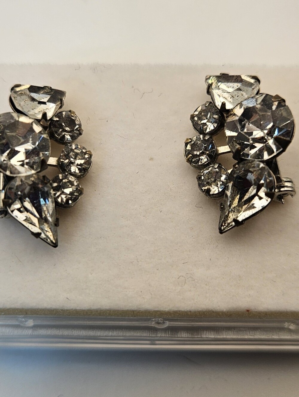 Vintage Pair Clear Rhinestone Crown Tiara Scatter Pins Collar Lapel Brooch Mini - Picture 6 of 8
